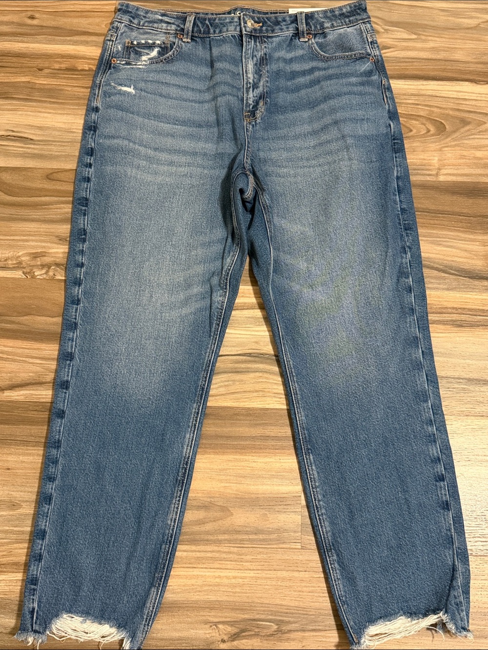 AE American Eagle Strigid Super High-Rise Mom Blue Jeans Sz. 16R Raw Hem NWT